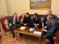 Zelenski junto a Tusk de Polonia, Starmer de Reino Unido, Macron de Francia y Merz de Alemania en llamada telefónica con Trump