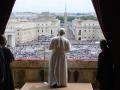 Estas con las vistas que ha tenido el Santo Padre durante el rezo de su primer Regina Coeli como líder espiritual de la cristiandad