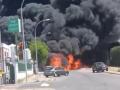 Columna de humo como consecuencia del incendio en una nave de productos químicos de Alcalá
