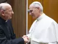 León XIVl saluda al prelado del Opus Dei