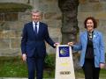 La teniente de alcalde Amaia Arregi, y el presidente de la Xunta de Galicia, Alfonso Rueda
