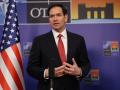 El secretario de Estado estadounidense, Marco Rubio, habla con la prensa durante una reunión informal de ministros de Asuntos Exteriores de la Organización del Tratado del Atlántico Norte