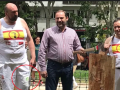 Imagen de Koldo García en una exhibición de aizkolari junto con José Luis Ábalos