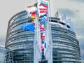 Banderas frente a la sede del Parlamento Europeo en Estrasburgo