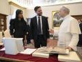 El Papa León XIV, durante la reunión que mantuvo con el vicepresidente de Estados Unidos, JD Vance, y su esposa, Usha