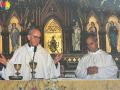 Jorge Bergoglio y Robert Francis Prevost oficiando una misa en Buenos Aires