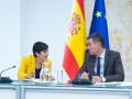 La ministra de Vivienda y Agenda Urbana de España, Isabel Rodríguez, y el presidente del Gobierno, Pedro Sánchez