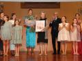 Las falleras mayores de Valencia 2025 y Santiago Ballester entregan a Nuria Martí el Premio Mujer Extraordinaria 2025