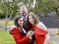 Los Reyes muestran a la Infanta Sofía el vídeo sorpresa que le ha enviado la Princesa Leonor