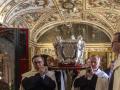 Tras su veneración pública durante dos semana, la Orden del Carmelo traslada el cuerpo de Santa Teresa de Jesús a su sepulcro