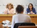 La gerente regional de Salud, Violeta Martínez Pindado, y la directora general de Personal y Desarrollo Profesional, Sonsoles García Rodríguez