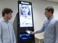 GRAFCAT9050. BARCELONA, 03/06/2025.- El banco digital Revolut dará el paso al dinero en efectivo mediante el despliegue de sus primeros 50 cajeros automáticos físicos a nivel mundial en las ciudades de Barcelona y Madrid, con la previsión de alcanzar las 200 máquinas en ciudades de toda España en 2026 y extenderse después por Europa. EFE/Marta Pérez