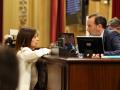 La portavoz del grupo parlamentario de Vox en Baleares, Manuela Cañadas, y el president del Parlamento, Gabriel Le Senne