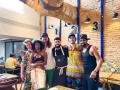 La banda británica Crystal Fighters en un restaurante de Valencia