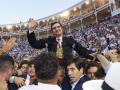 El diestro Morante de la Puebla sale a hombros de Las Ventas tras la Corrida de la Beneficencia
