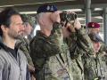El Rey Felipe con el ministro de Defensa eslovaco, Robert Kalinak