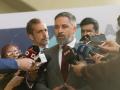 Santiago Abascal atiende a los medios en Paraguay