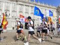 Corredores en la Explanada de la plaza de Oriente al comienzo de la Carrera popular