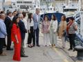 Felipe VI (c) y Doña Letizia (c-izda), durante su vista a la localidad de Burela (Lugo)