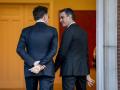 El presidente del Gobierno, Pedro Sánchez (d), recibe al secretario general de la OTAN, Mark Rutte (i)