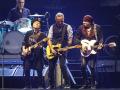 El músico Bruce Springsteen durante el concierto que ofrece con la E Street Band este sábado en el estadio de Anoeta, en San Sebastián