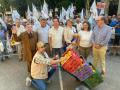 Los responsables provinciales de las organizaciones agrarias, con quienes han representado a Planas, Von der Leyen y el agricultor