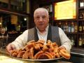 Una bandeja de torreznos en un bar de la capital soriana