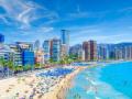 Skyline y playa de Benidorm en verano.