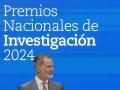 El Rey Felipe VI durante la entrega de los Premios Nacionales de Investigación, el reconocimiento científico más importante de España, celebrado este jueves en el Palacio Real de El Pardo
