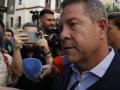 El presidente de Castilla-Mancha, Emiliano García-Page, a su llegada a la sede del PSOE en la madrileña calle de Ferraz, donde este sábado tiene lugar el Comité Federal del PSOE. EFE/ Javier Lizón