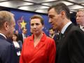 Pedro Sánchez conversa con sus homólogos de Dinamarca, Mette Frederiksen y de Polonia, Donald Tusk