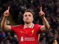 Diogo Jota celebra un gol con la elástica del Liverpool
