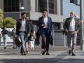 (I-D) El psicólogo José Capote, el abogado Alfredo Arrién y el psiquiatra José Cabrera, llegan a Plaza Castilla para testificar ante el juez del ‘caso Errejón’, a 8 de julio de 2025, en Madrid (España). Los facultativos han ratificado que la actriz sufrió un ‘abuso imprevisto e injustificado’ y un ‘trastorno por estrés postraumático’ tras el incidente denunciado. Su declaración es clave para esclarecer el alcance de las lesiones y el impacto psicológico en la víctima.

Alberto Ortega / Europa Press
08/7/2025