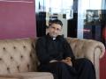El 'cura malabarista' que usa sus trucos (como San Juan Bosco) para acercar a los jóvenes a Dios