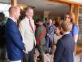 El Rey Felipe saluda a los Príncipes de Gales y sus hijos; el Príncipe Jorge y la Princesa Carlota