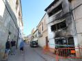 El fuego, originado por un patinete eléctrico, ha afectado por completo al edificio número 33 de la calle de Uso de Dueñas