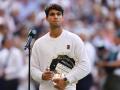Carlos Alcaraz, en la ceremonia de trofeos de Wimbledon 2025