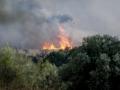 Vista del incendio, a 17 de julio de 2025, en Navalcarnero, Madrid (España). Un incendio originado hoy en la localidad toledana de Méntrida, limítrofe con la Comunidad de Madrid, ha pasado a situación operativa Nivel 2 por posible afección a bienes de naturaleza no forestal e infraestructuras, según apunta el Plan Infocam en su cuenta de X. Por su parte, el Sistema de Información de Incendios Forestales del Gobierno de Castilla-La Mancha refleja que el fuego comenzaba a las 15.02 horas de este jueves, tras ser detectado por un vigilante fijo. En la extinción de las llamas están trabajando en estos momentos un total de 19 medios y 66 personas, concretamente 7 medios aéreos, con ocho personas; diez medios terrestres, con 41 personas, 2 medios de dirección y coordinación, con cinco personas; y 12 personas más de personal interno.

A. Pérez Meca / Europa Press
17 JULIO 2025;FUEGO;INCENDIO;INFOCAM;NIVEL 2;
17/7/2025