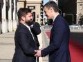 El presidente del Gobierno, Pedro Sánchez y el presidente de la República de Chile, Gabriel Boric, se saludan a su llegada al Palacio de la Moneda, el 8 de marzo de 2024