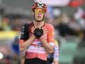 Thymen Arensman celebra la victoria en la 19ª etapa del Tour de Francia