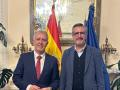 El ministro de Política Territorial y Memoria Democrática, Ángel Víctor Torres, junto con José María Ángel Batalla