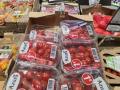 Tomates marroquíes anunciados bajo la bandera de Andalucía en el supermercado