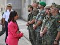 La ministra de defensa, Margarita Robles, visita al personal de la misión de asistencia militar de la Unión Europea en apoyo a Ucrania, en la Academia de Infantería de Toledo