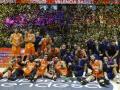 Los jugadores del Valencia Basket celebran la victoria sobre el Real Madrid en el partido de la final de la Supercopa Endesa