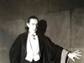 Bela Lugosi, caracterizado como Drácula