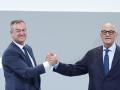 El consejero delegado del Banco Sabadell, César González-Bueno, y el presidente del Banco, Josep Oliu.