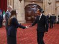 La princesa Leonor saluda a Byung-Chul Han, Premio Princesa de Asturias de Comunicación y Humanidades, en presencia del Rey