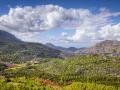 Vista panorámica del Santuario de Lluc y de fondo la Serra de Tramuntana
