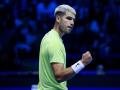 11 November 2025, Italy, Turin: Spanish tennis player Carlos Alcaraz celebrates a point against US Taylor Fritz during their men's singles group stage match of the ATP World Tour Finals at the Inalpi Arena. Photo: Roberta Corradin/LiveMedia-IPA/ZUMA Press Wire/dpa

Roberta Corradin/LiveMedia-IPA/Z / DPA
11/11/2025 ONLY FOR USE IN SPAIN