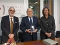 Imagen de José María Lozano, Rafael Alcón y Amparo Carbonell en la entrega del premio del CVC a la Fundación Bancaja.